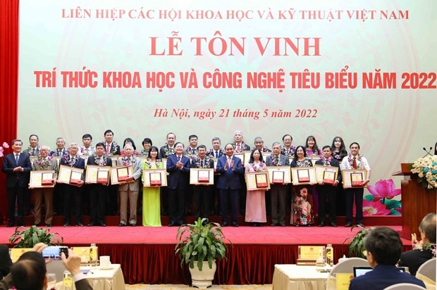 Scientists’ contributions to innovation development praised